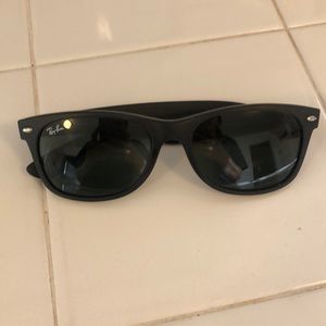 Ray ban new wayfarer sunglasses